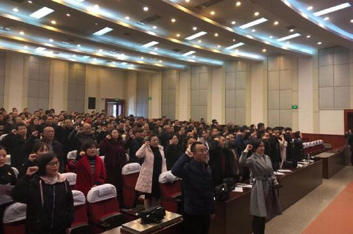 货运企业工会代表宣誓加入工会组织.jpg